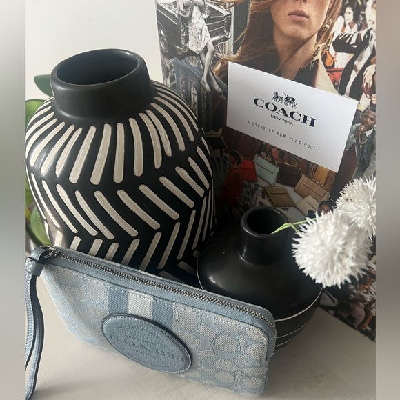 Dempsey Large Corner Zip Wristlet - Picture 3 of 9